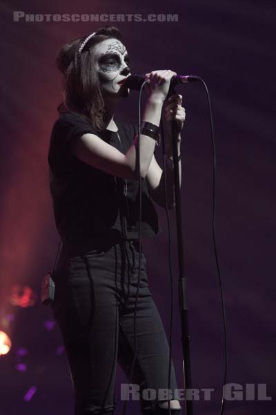 CHVRCHES - 2014-10-31 - PARIS - Grande Halle de La Villette - Lauren Eve Mayberry